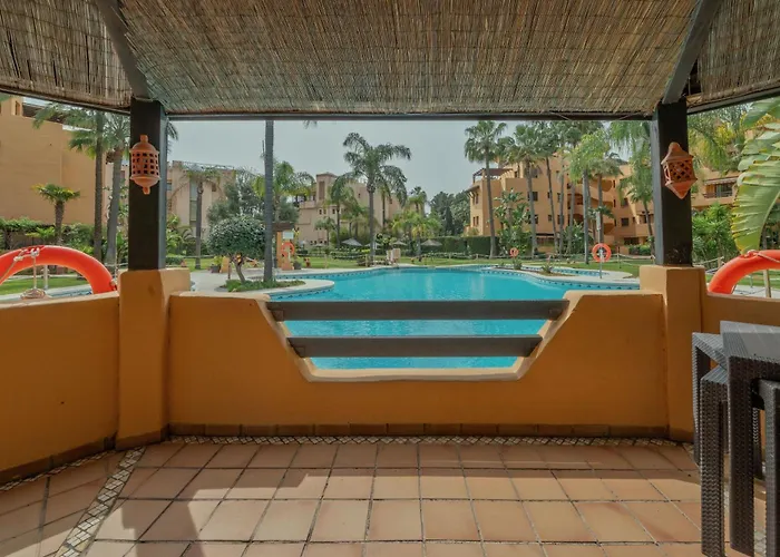 Costalita Amplio Junto A La Playa Estepona