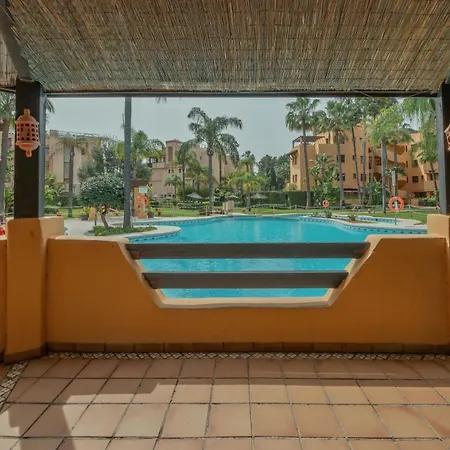 Costalita Amplio Junto A La Playa Estepona